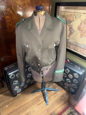 Vintage East German DDR Border Guard "Grenztruppen" Military Jacket (Size 1/L)